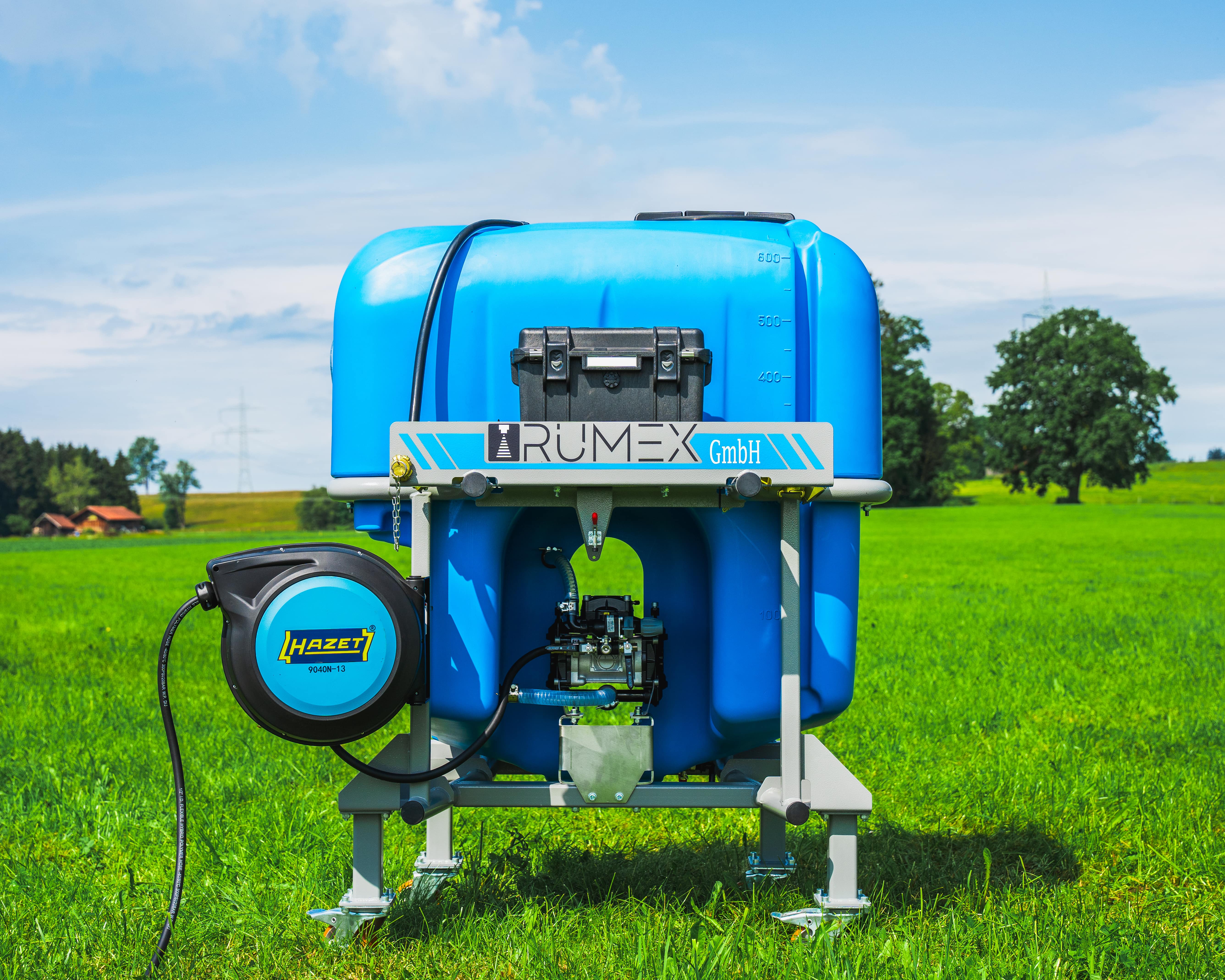 Landwirtschaftliche Innovation: Rumex Spotsprayer bei der Arbeit, vergleichbar mit dem ARA